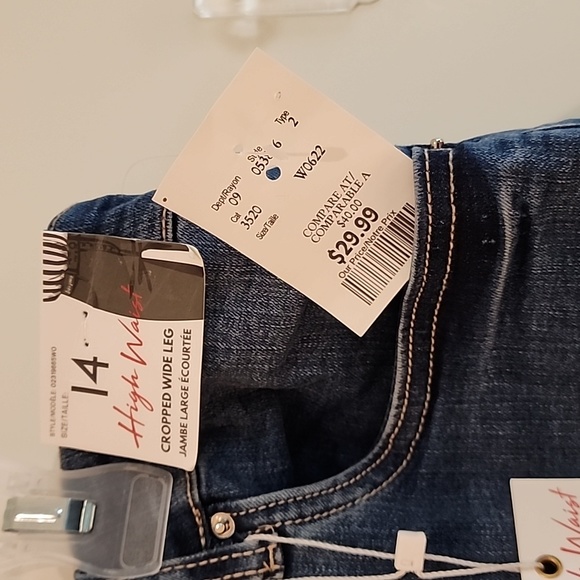 Jeans - Picture 3 of 4